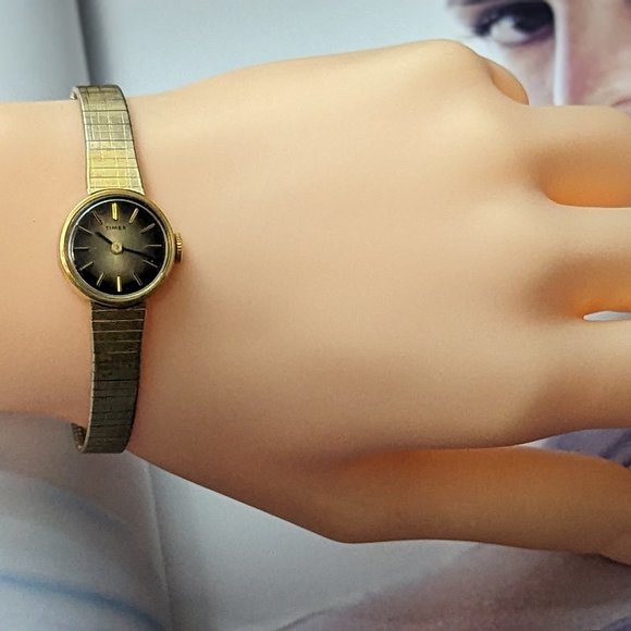 Retro Wind up Mechanical Timex Bracelet Wrist Watch Classic and is Working 17 Jw - Picture 7 of 11